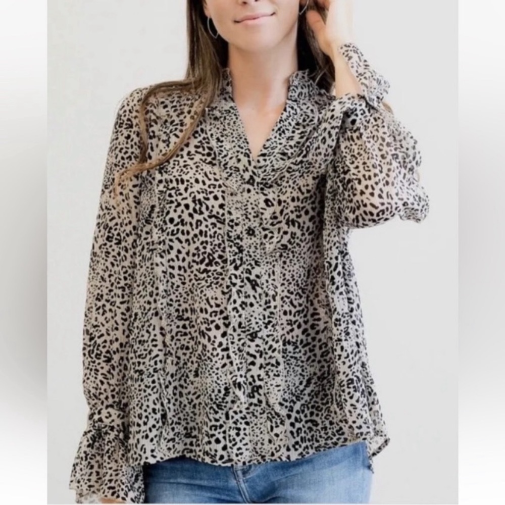 The Korner Cheatah Leopard Print Blouse Size Small Button Down Ruffle.